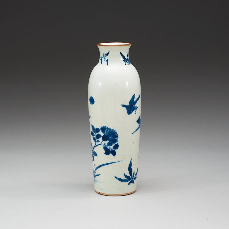 A blue and white Transitional vase, 17th Century.