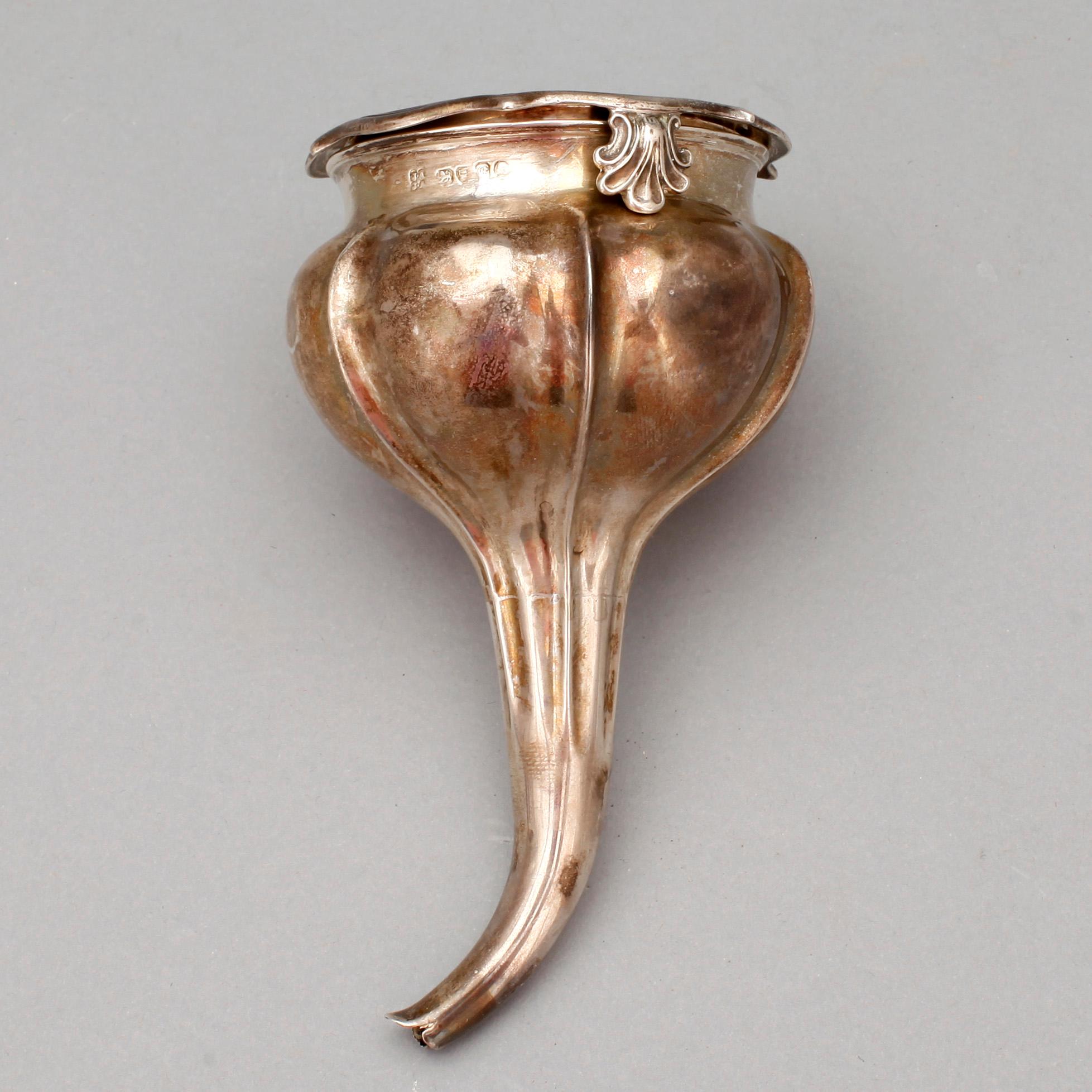 VINSIL, silver, Joseph Angell I & Joseph Angell II, London, 1842. Vikt 200 gram.