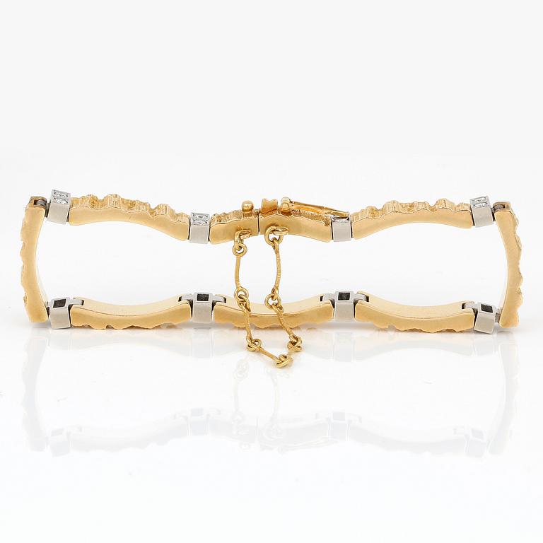 ARMBAND, 18K guld, 16 diamanter, Lapponia, 1984. Vikt ca 30g.