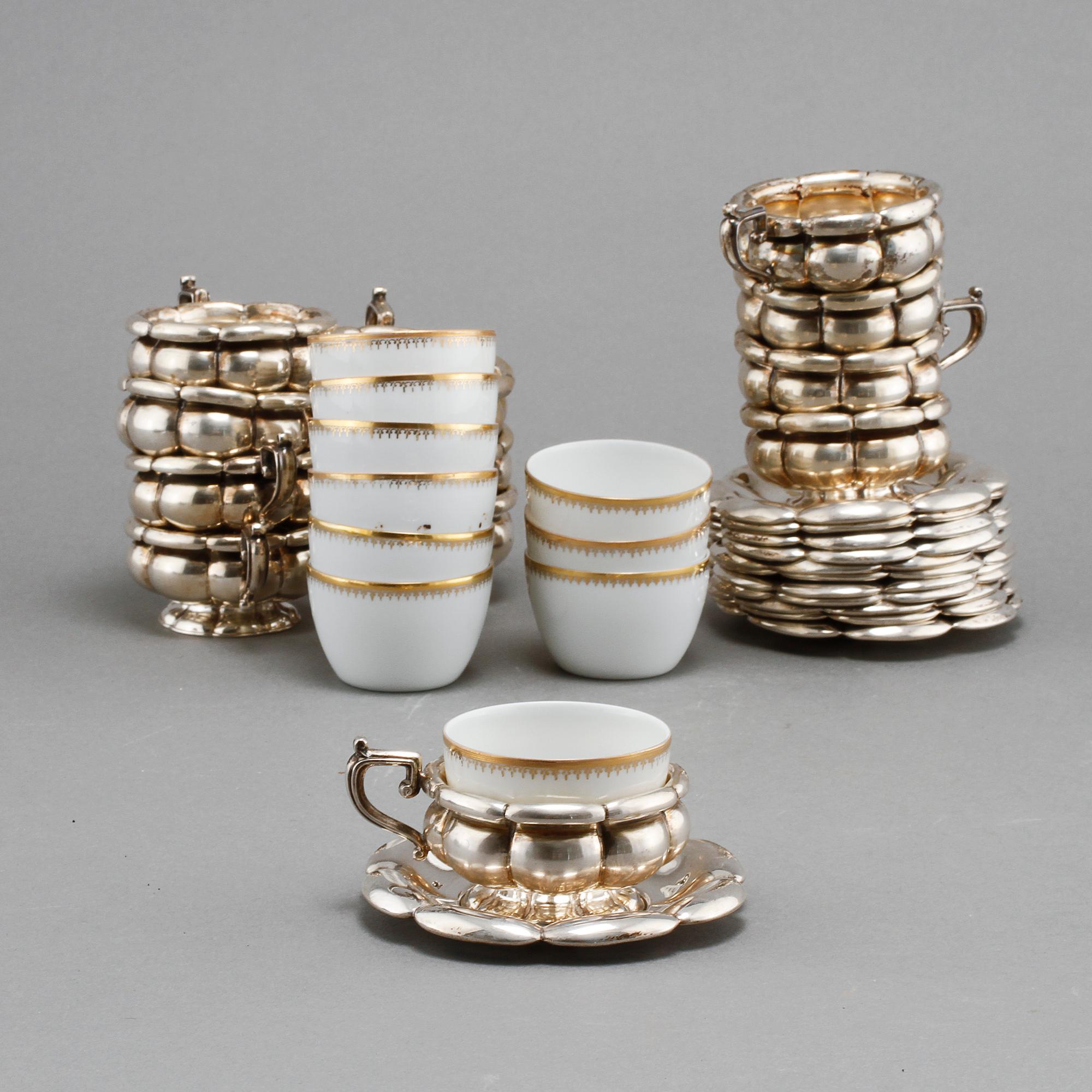 MOCCAKOPPSHÅLLARE, 12 st, silver, 1900-talets första hälft, vikt 1596 g.