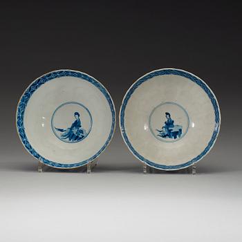 SKÅLAR, ett par, porslin. Qing dynastin, Kangxi (1662-1722).