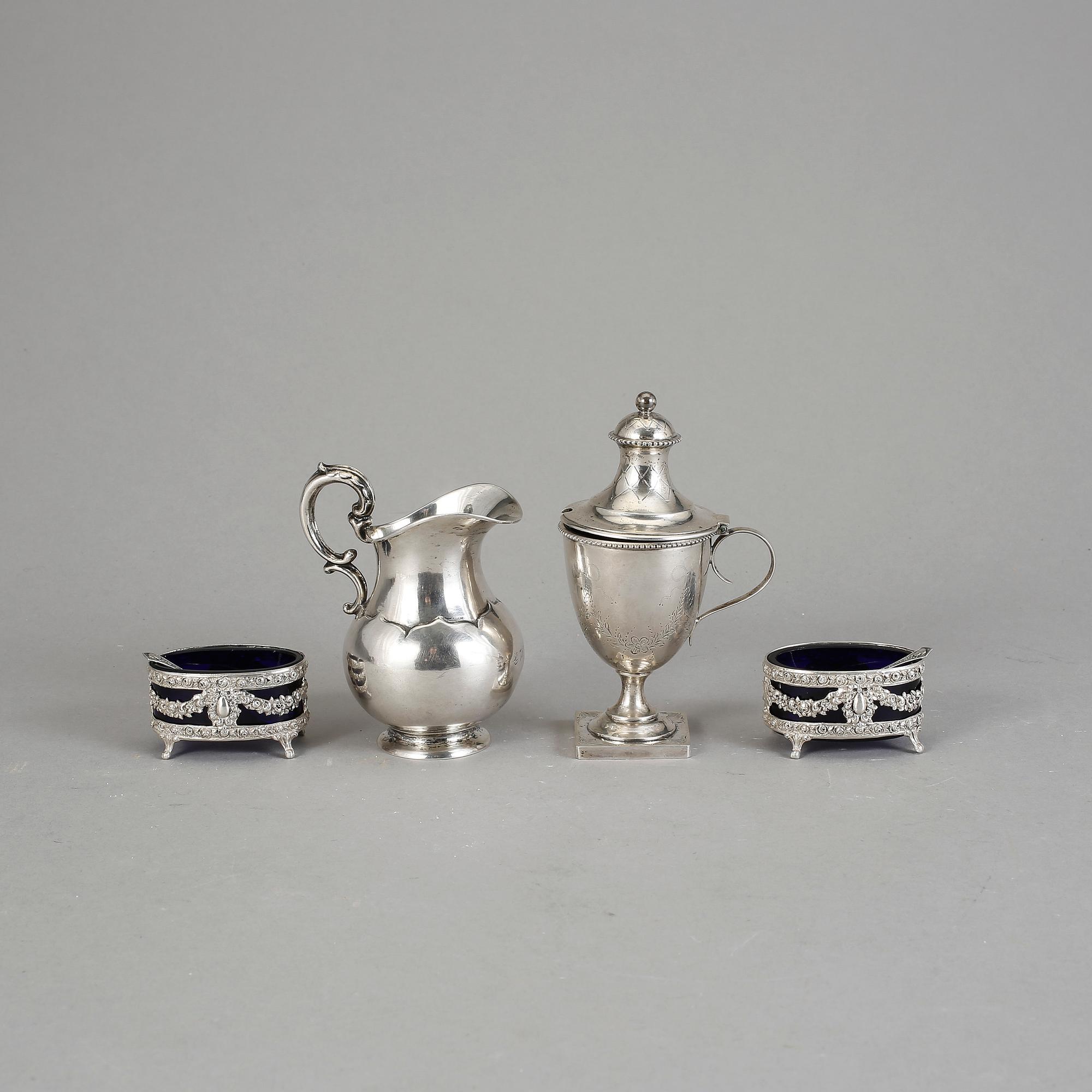 PARTI SILVER, 4 delar, 1800-1900-tal. Bla Christopher Creutz, Stockholm. Total silvervikt ca 246 g.