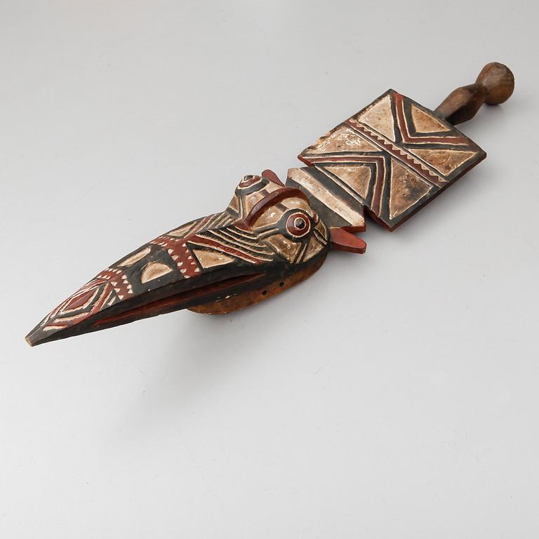 MASK, skuret och målat trä, Burkina Faso, Afrika.