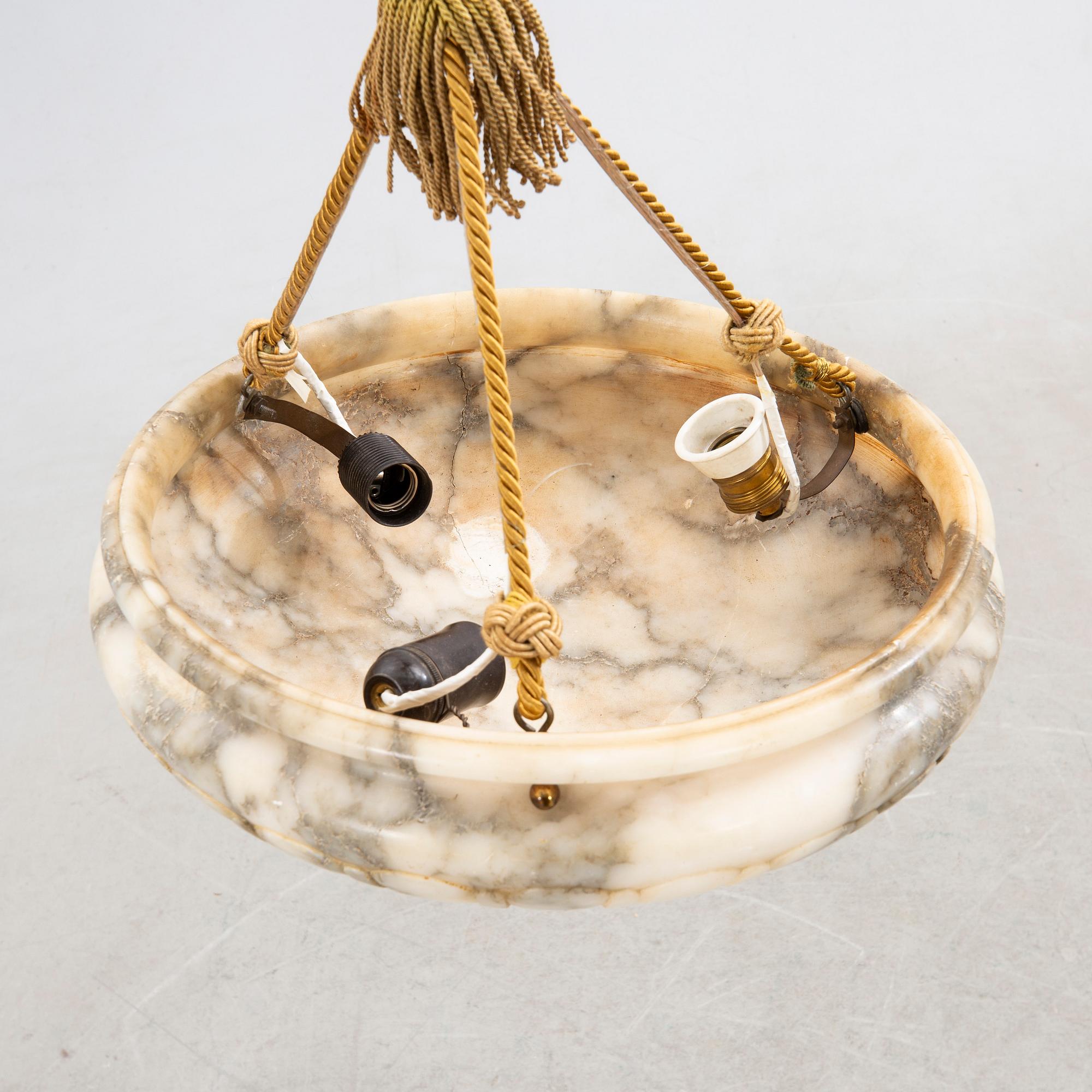 Taklampa, alabaster, 1920-tal.