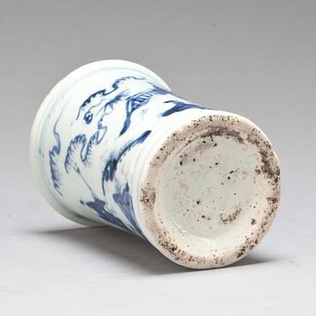 PENSELVAS, porslin. Kina 1800-tal.