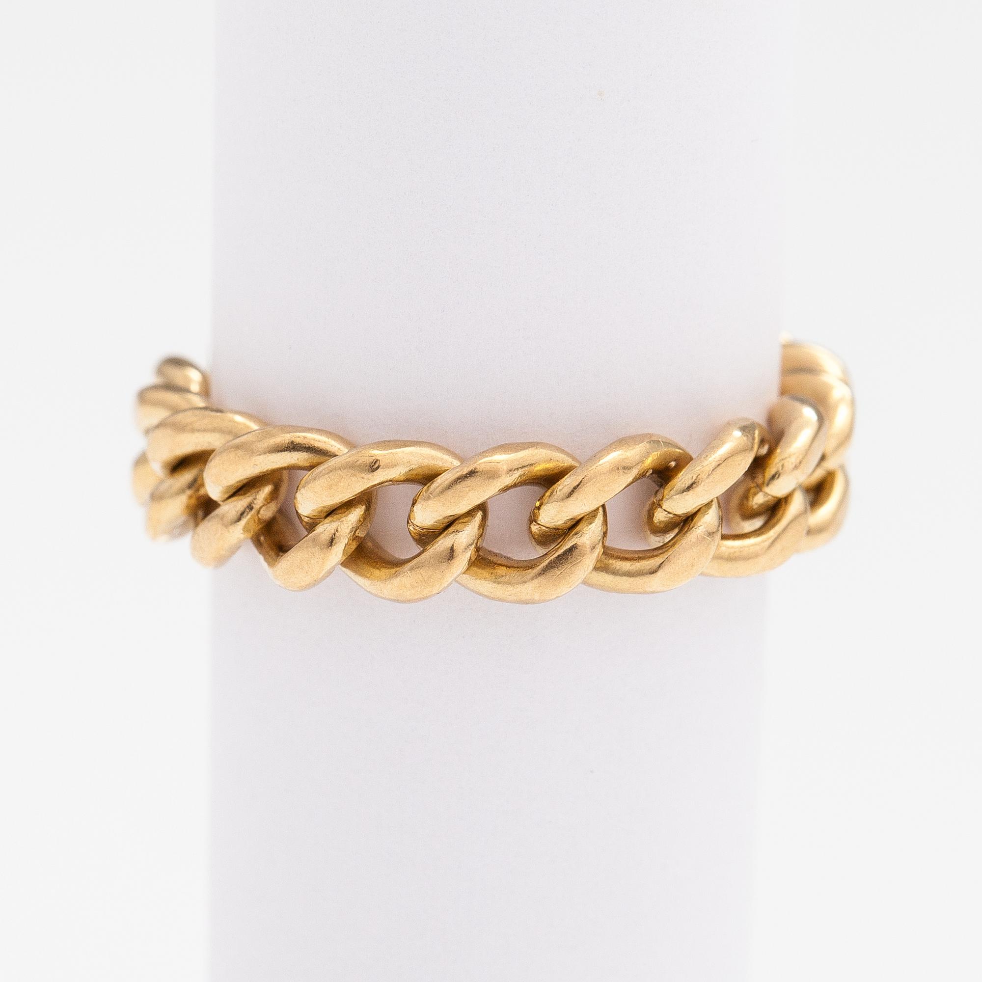 An 18K gold ring. Torbjörn Tillander, Helsinki.