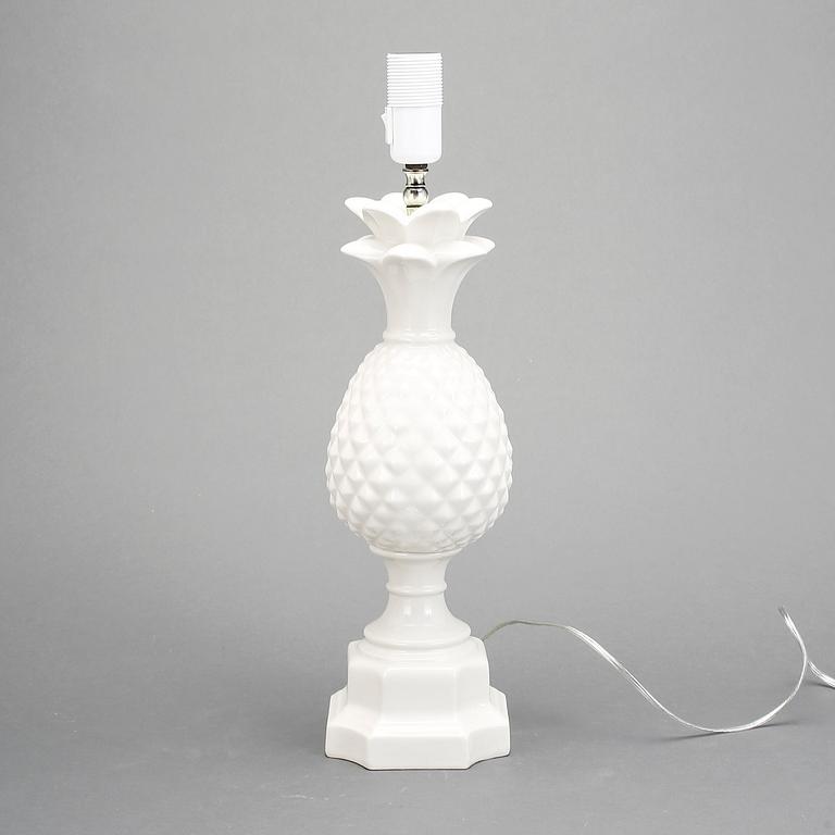 BORDSLAMPA, porslin, Italien, 1900-talets andra hälft.