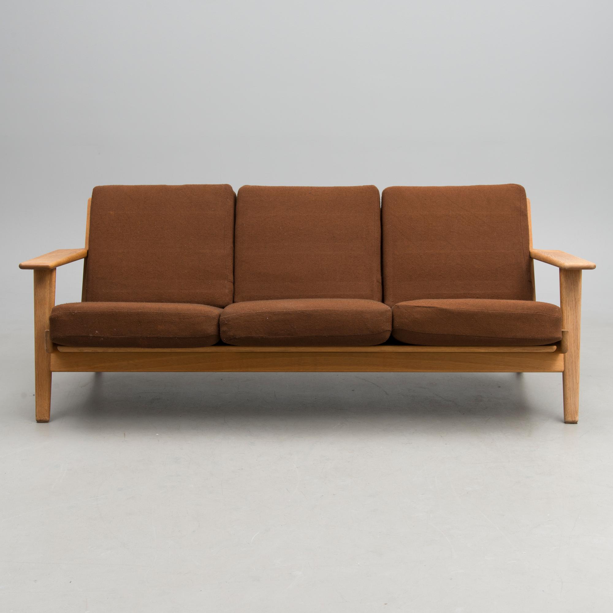 HANS J WEGNER, sohva, malli GE 290, Getama Gedsted, Tanska 1900-luvun puoliväli.