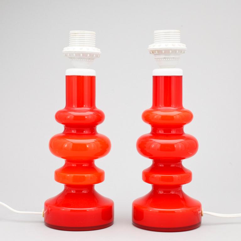 BORDSLAMPOR, ett par, glas, etikettmärkta handmade in Sweden by Lindshammar, 1960-tal.