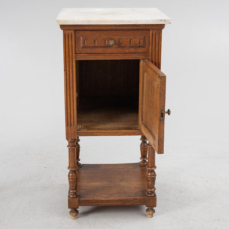 Á pair of bedside tables, circa 1900.