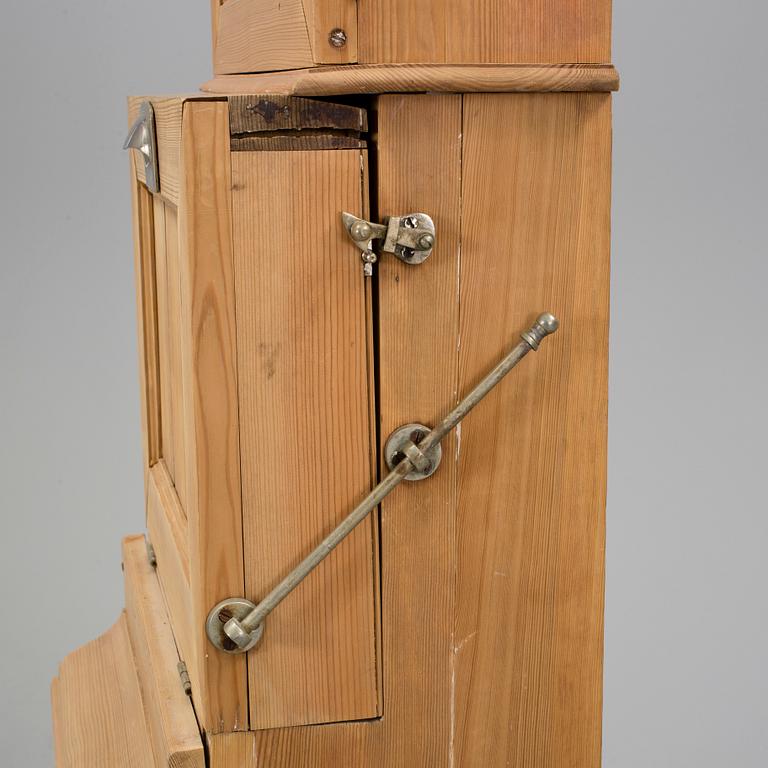TOALETTSKÅP MED TANK, 1800-talets slut.