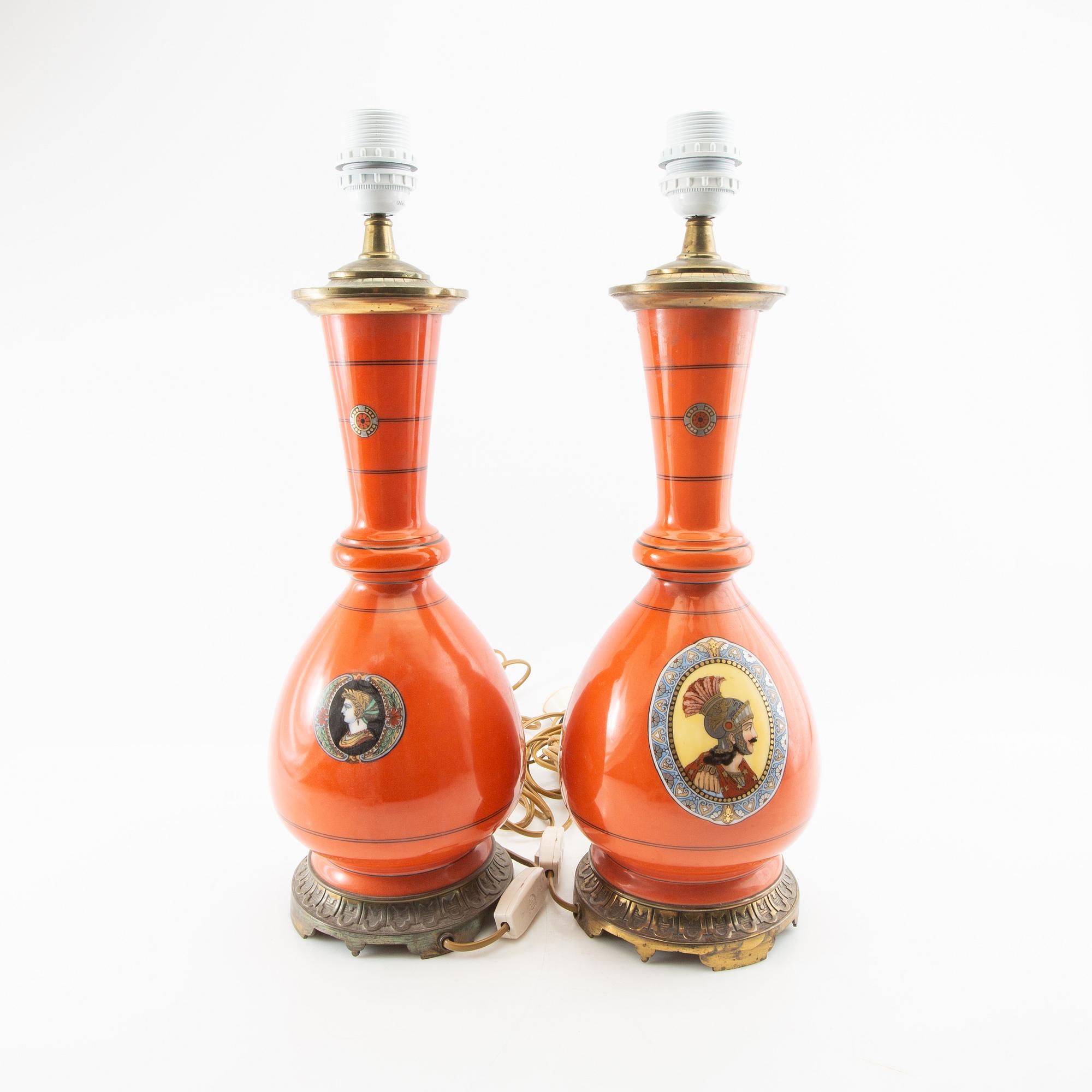 Bordslampor ett par omkring 1900.