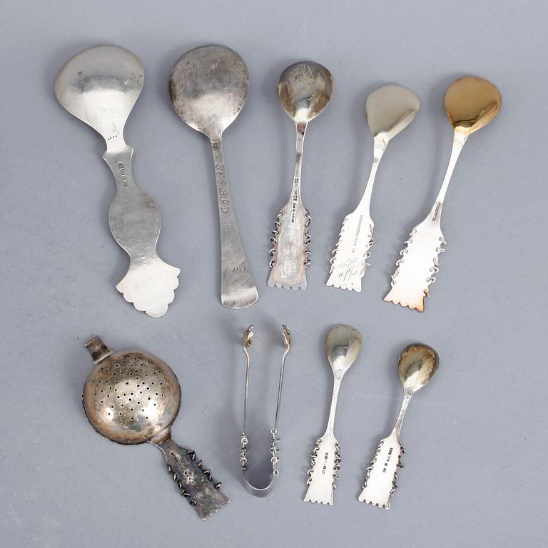 PARTI SILVER, 9 delar, mestadels svenskt samesilver, 1900-tal. Total vikt ca 256 gram.