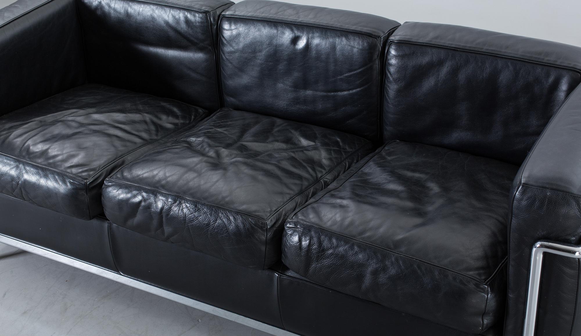 LE CORBUSIER, soffa "LC2", Cassina, märkt i metallen.