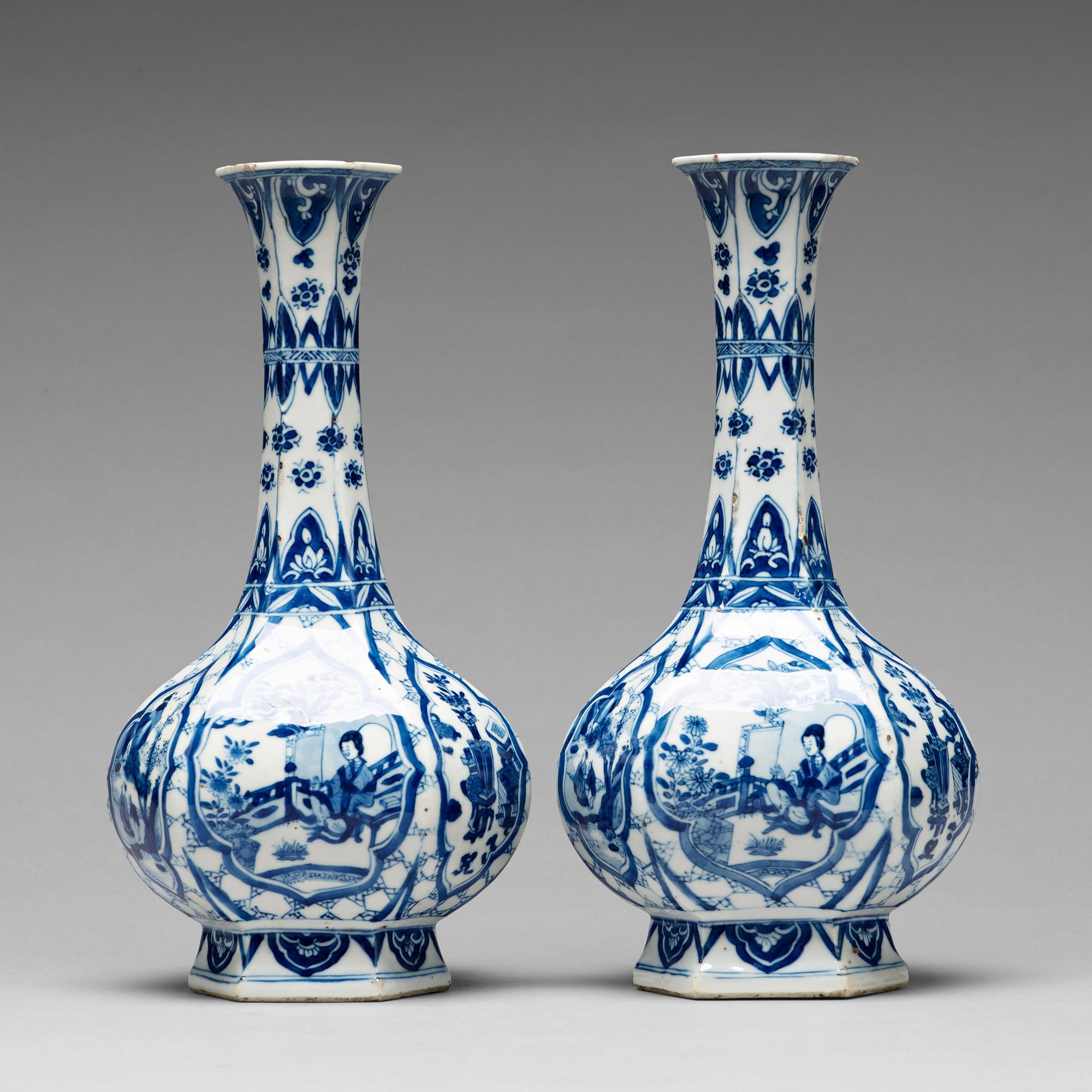 VASER, ett par, porslin. Qingdynastin, Kangxi (1662-1722).