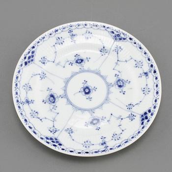 SERVISDELAR, 27 st, porslin, "Musselmalet", Royal Copenhagen, Danmark, 1900-talets andra hälft.