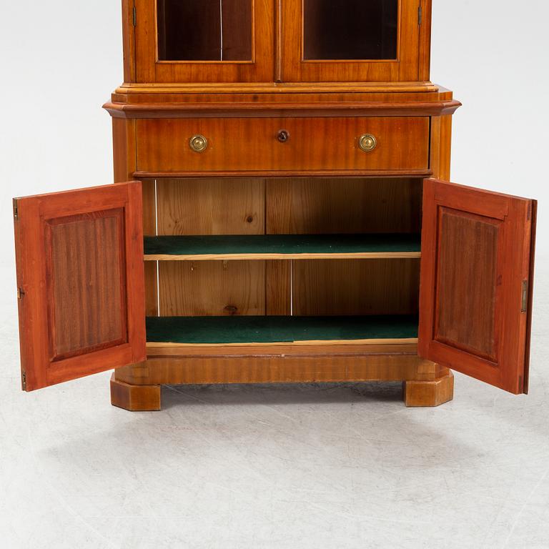 A mahogany book's cabinet, late 19th Century.