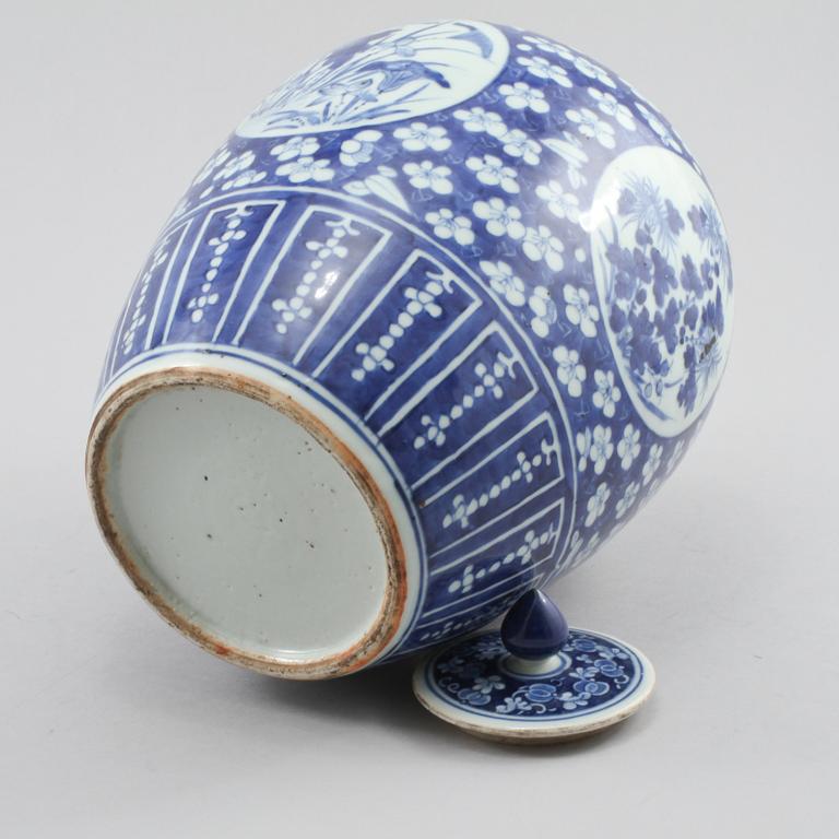 URNA, porslin, Kina, 1800/1900-tal.