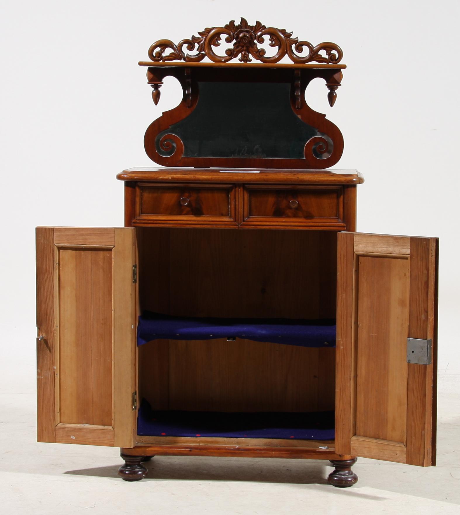 SPEGELSKÄNK, nyrokoko, 1800-talets andra hälft.