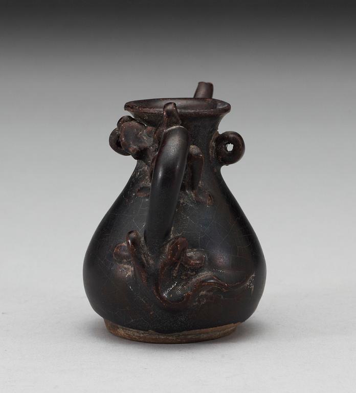 A brown glazed pot, Song/Yuan dynasty.