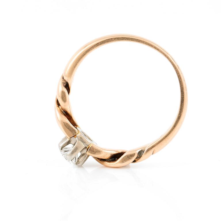 RING, 18 k guld, med briljantslipad diamant, ca 0,21 ct. Totalvikt ca 5 gram.