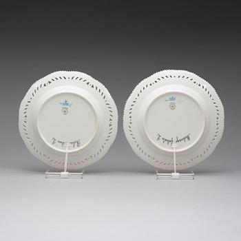 A set of six Royal Copenhagen "Flora Danica" dishes and a serving dish, Denmark, 20th Century.