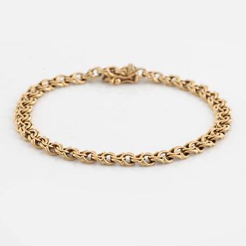 18K gold bracelet.