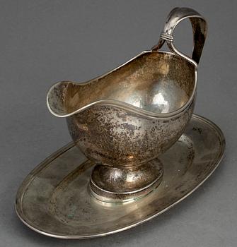 SÅSSNIPA MED FAT. Silver, FGK, Stockholm 1921, tot ca 540 g.