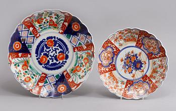 FAT, 2 st samt TALLRIK, porslin, Japan, 1900-tal.