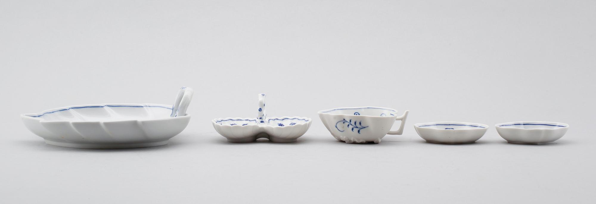 PORSLINSFÖREMÅL, 5 delar, Meissen, 1900-talets mitt.