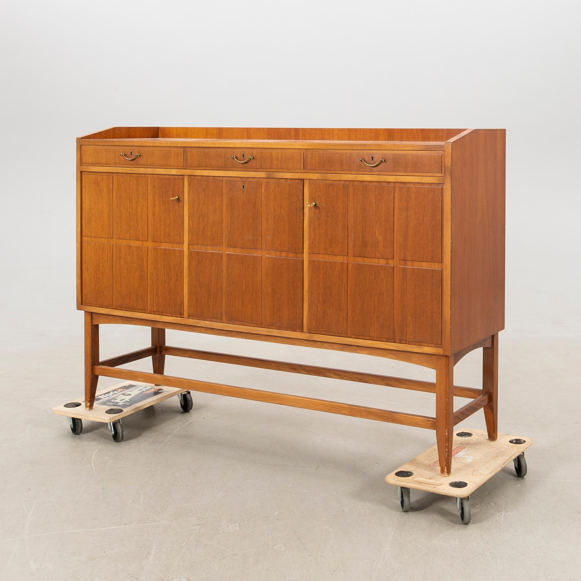Sideboard  Oscar Edv Ekelunds snickerifabrik Virserum 1960-tal.