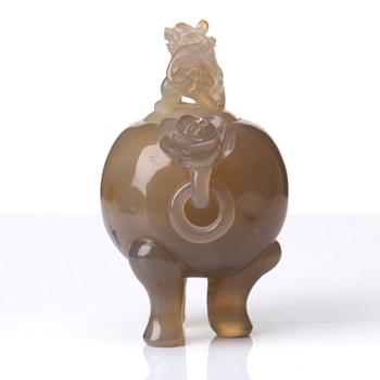 Two agathe cups and a censer with cover, Qing dynasty.