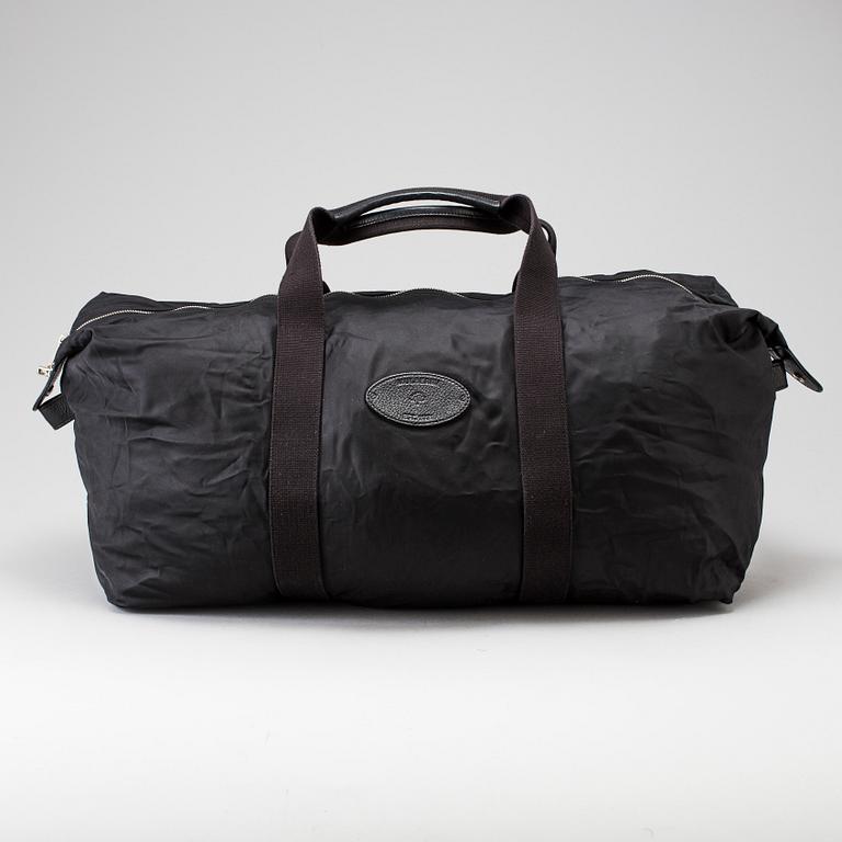 A foldable Mulberry weekend bag.