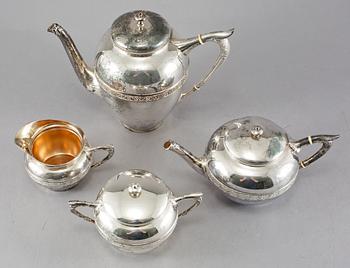 TE-/KAFFESERVIS, 4 delar, silver, Anders Gustaf Millberg, Stockholm 1900 och KGMG AB, Uppsala, 1913. Vikt 1409 g.