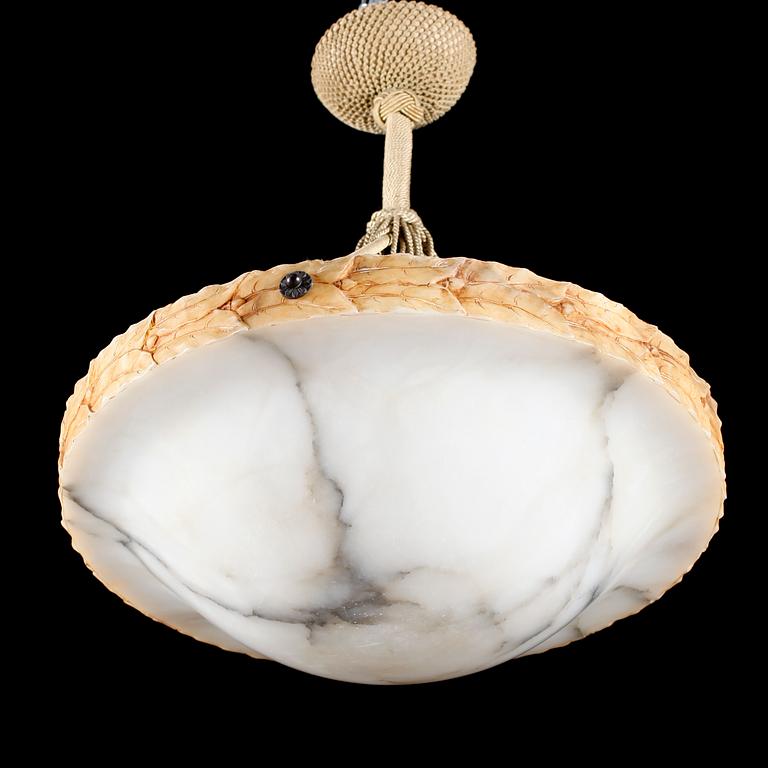 TAKAMPEL, alabaster, 1900-talets första hälft. Höjd ca 50 cm.