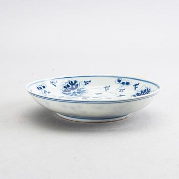 A Chinese Guangxu porcelain plate.