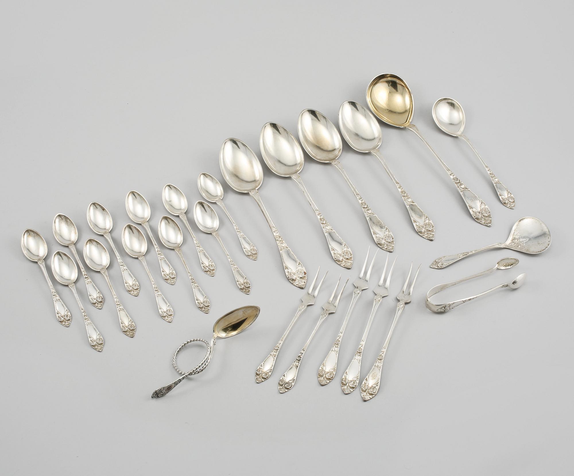 BESTICKSERVIS, 25 delar, silver, 1900-talets första hälft, vikt ca 580 g.