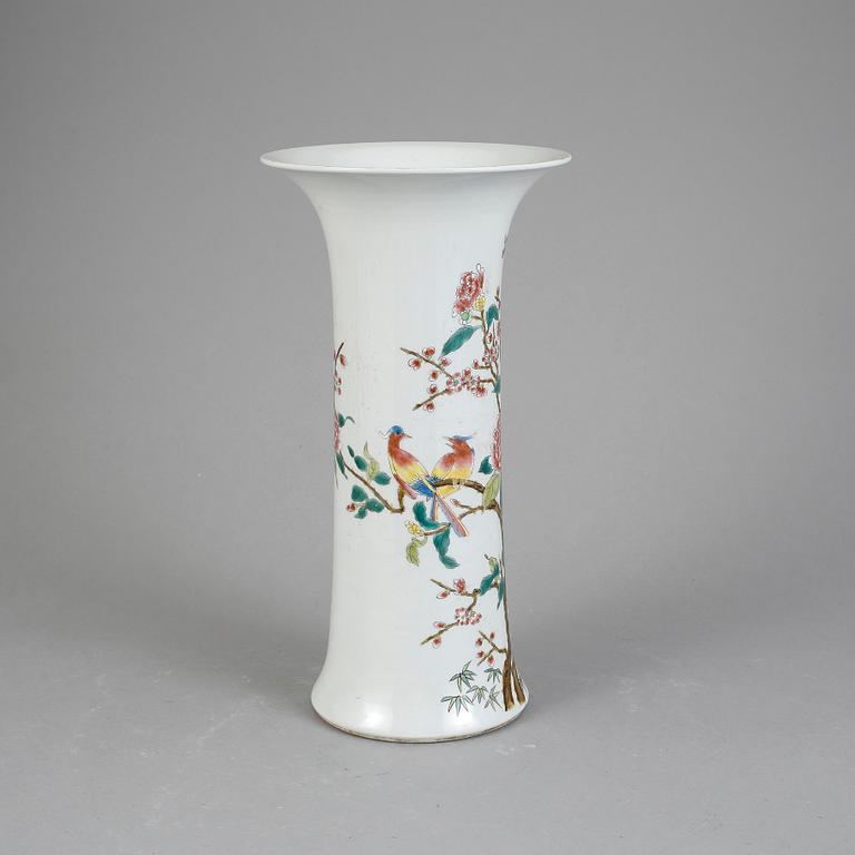 VAS, porslin, Kina, bär Jiaqings märke.