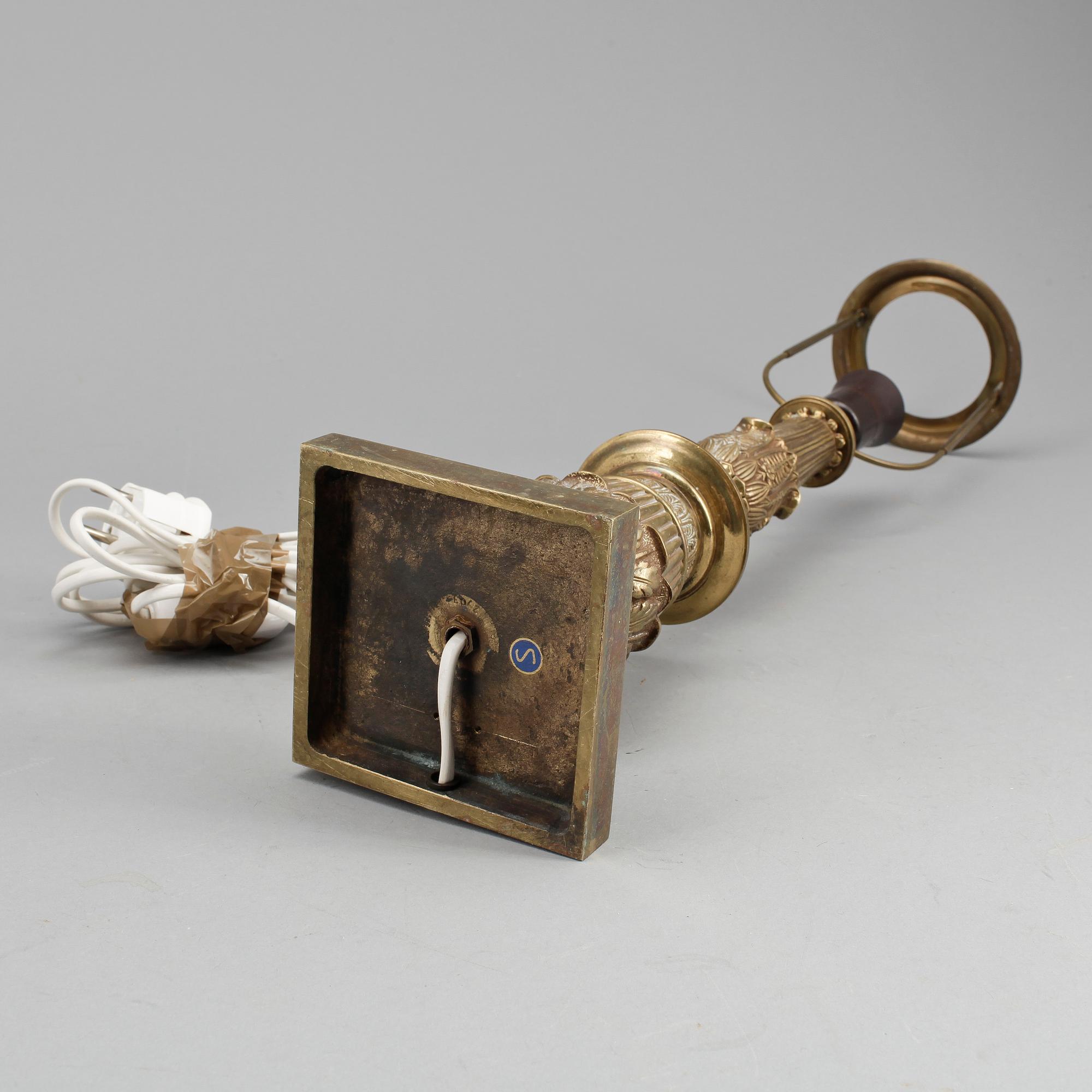 BORDSLAMPA, mässing, empirestil, 1900-talets mitt.