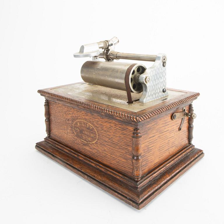 A Columbia Graphophone early 1900s.