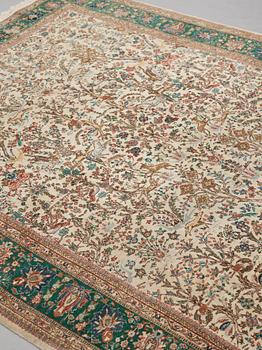 A carpet, semi-antique Tabriz figural, ca 256,5 x 205 cm.