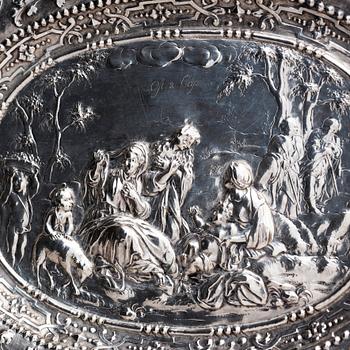 A Swedish early 18th century silver dish, mark of Christian Henning, Stockholm 1713.