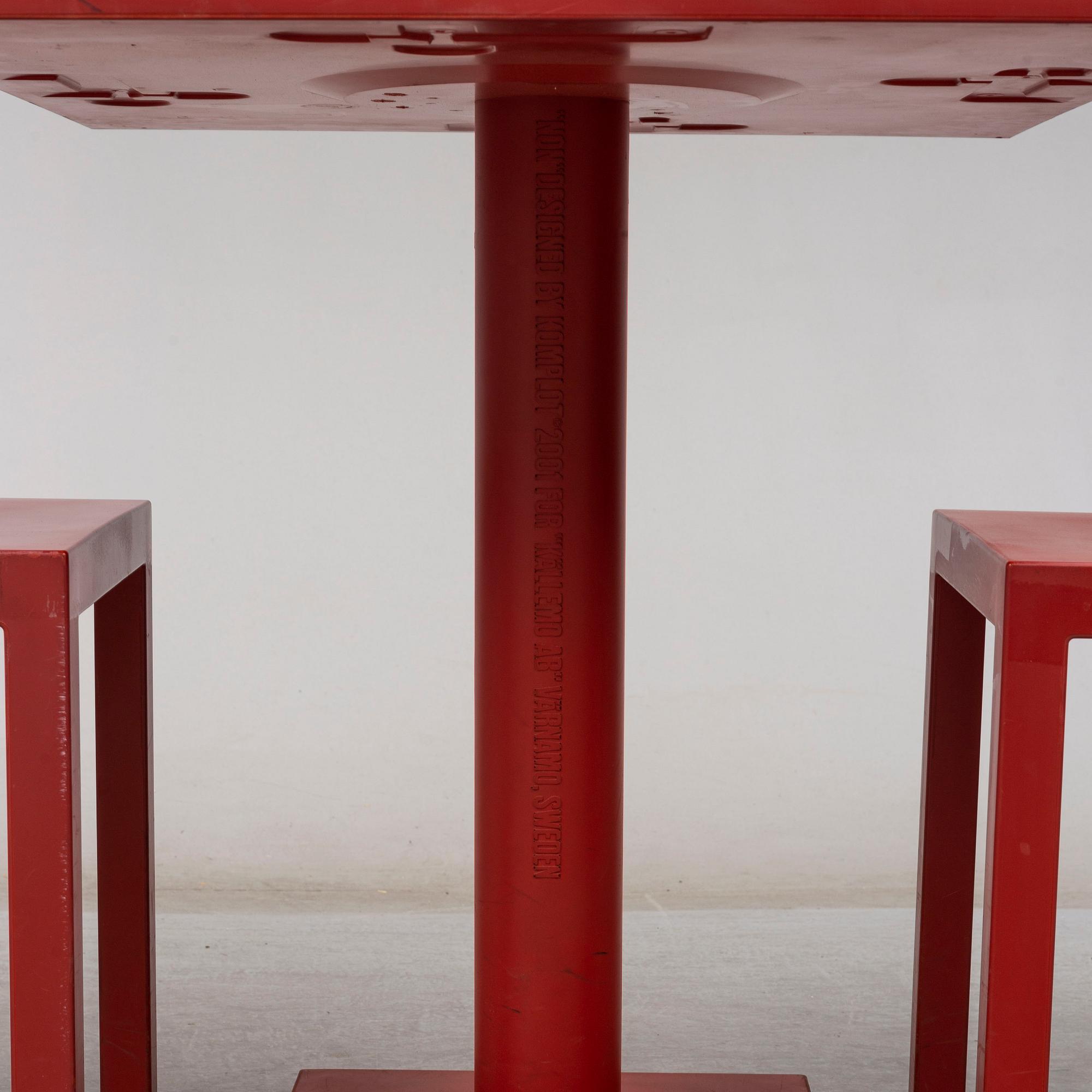 BORIS BERLIN/POUL CHRISTIANSEN, bord med två stolar, "Non", Komplot design, Källemo.