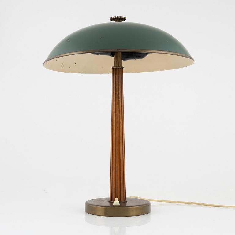 A Nordiska Kompaniet Swedish Modern table lamp, mid 20th Century.