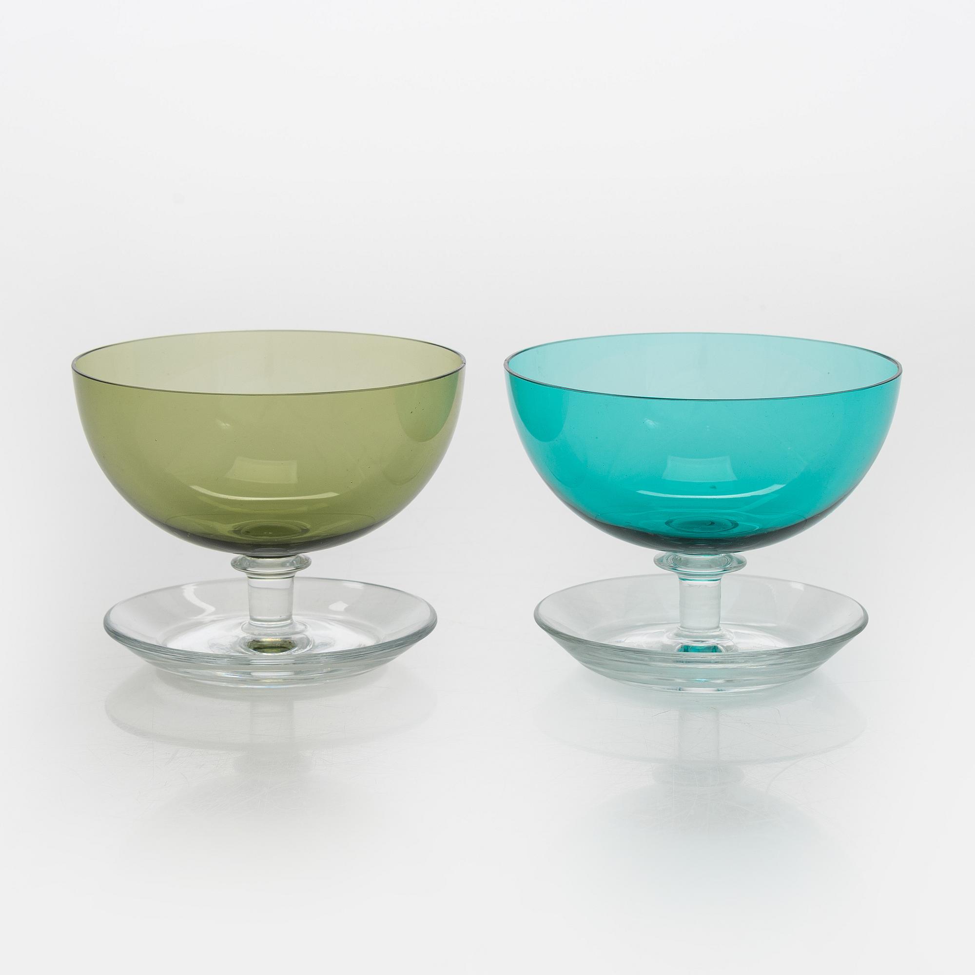 Saara Hopea, an 11-piece set of 1950s/60s dessert bowls, model 1344. Nuutajärvi Notsjö Finland.