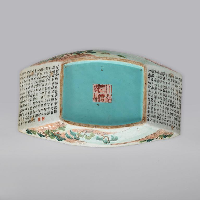 A famille rose tea boat, Qing dynasty with Jiaqings seal mark and period (1796-1820).