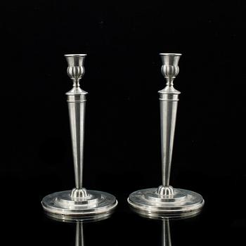 LJUSSTAKAR, ett par, Tenn, Norrhammars Tenn. 1900-talets första hälft.