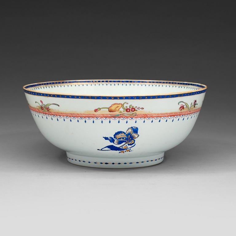 A famille rose punch bowl, Qing dynasty, Jiaqing (1796-1820).