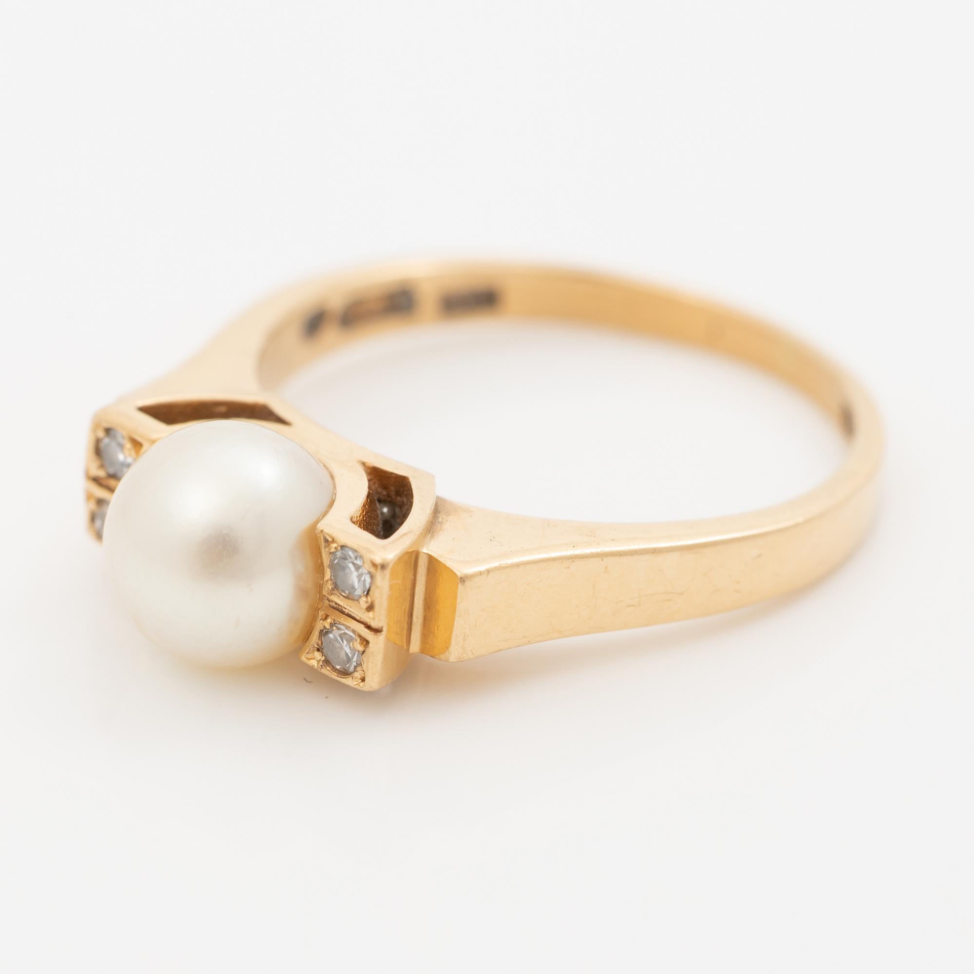 Ring, 18K gold with cultured pearl and octagonal-cut diamonds.