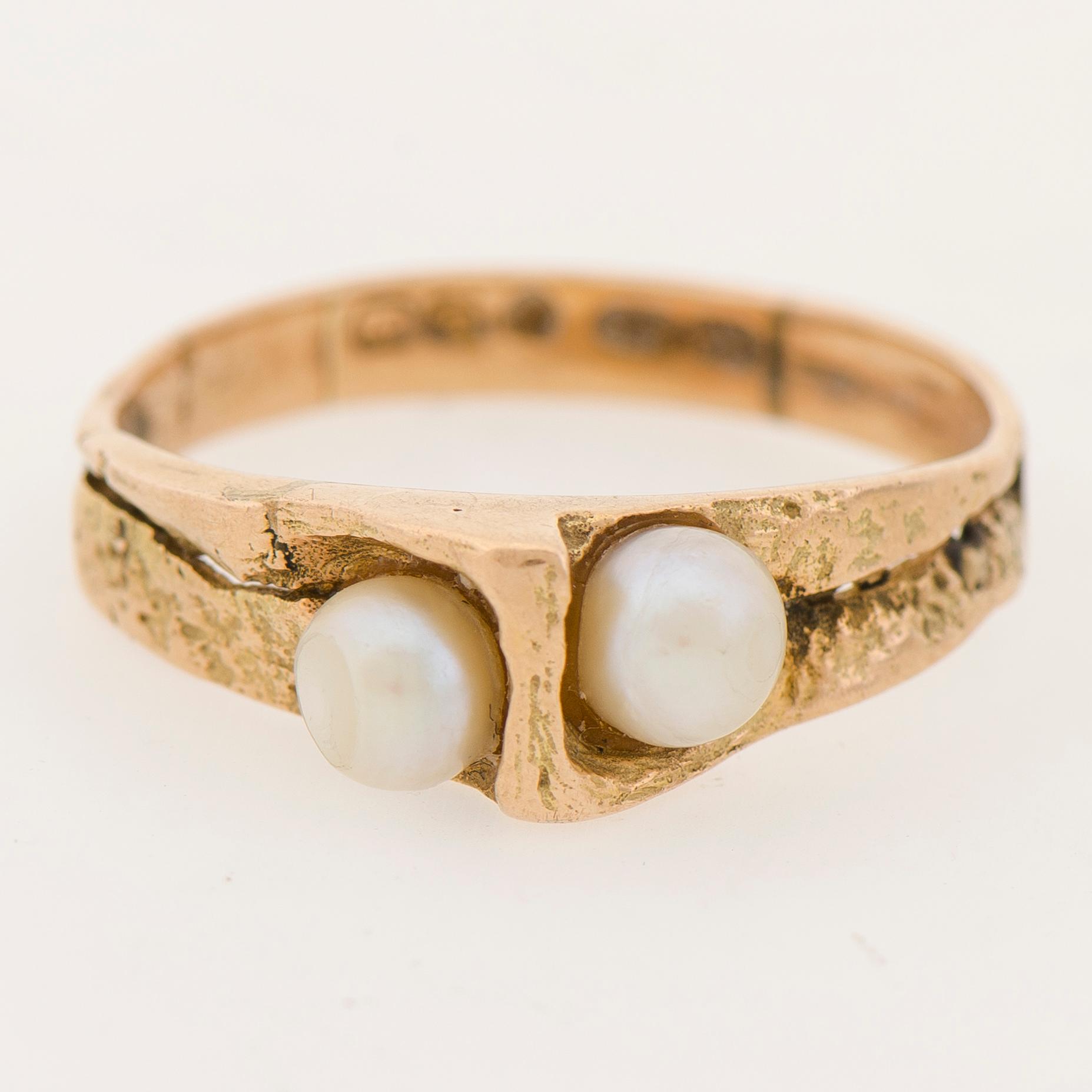 BJÖRN WECKSTRÖM, SORMUS, "Kuiskaus", viljellyt helmet, 14K kultaa. Lapponia 1967.